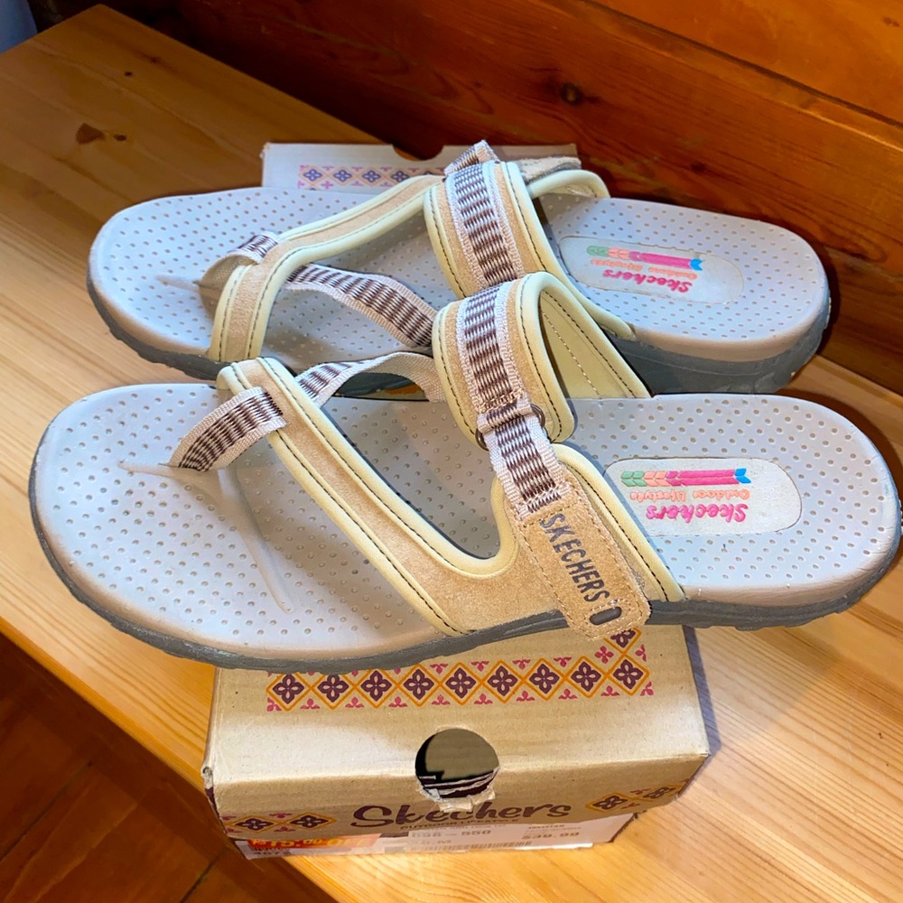 Womens Sketchers sandals size 10. EXTREMELY COMFY
